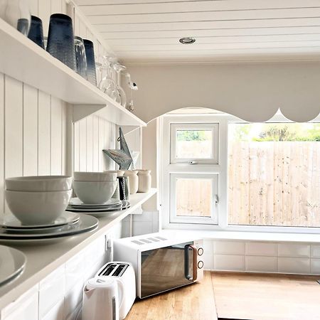 Cosy Cottage In Mersea - Walking Distance To Beach And Town ウェスト・マーシー エクステリア 写真